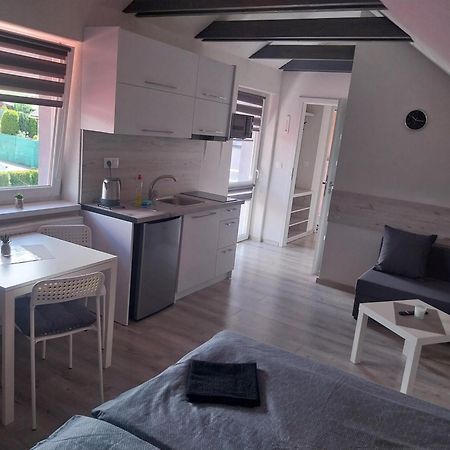Apartmanovy Dom Stela Bešeňová Exteriör bild