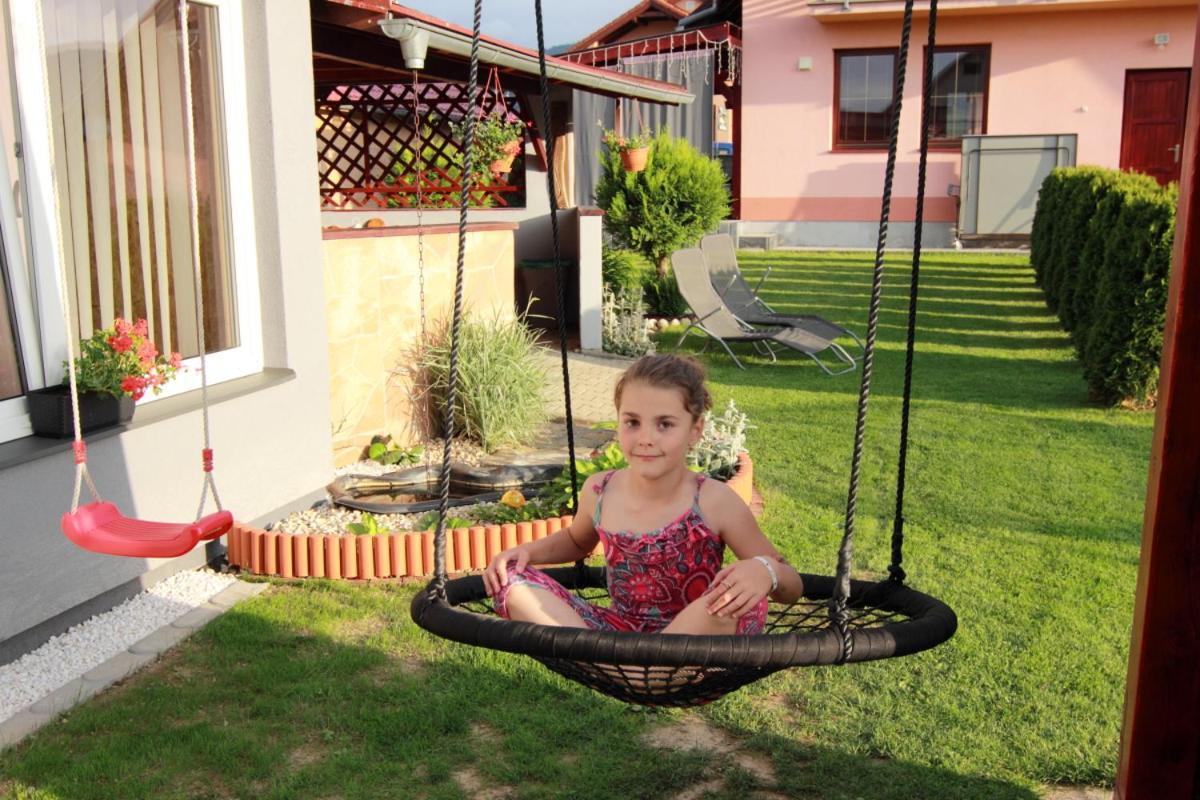 Apartmanovy Dom Stela Bešeňová Exteriör bild
