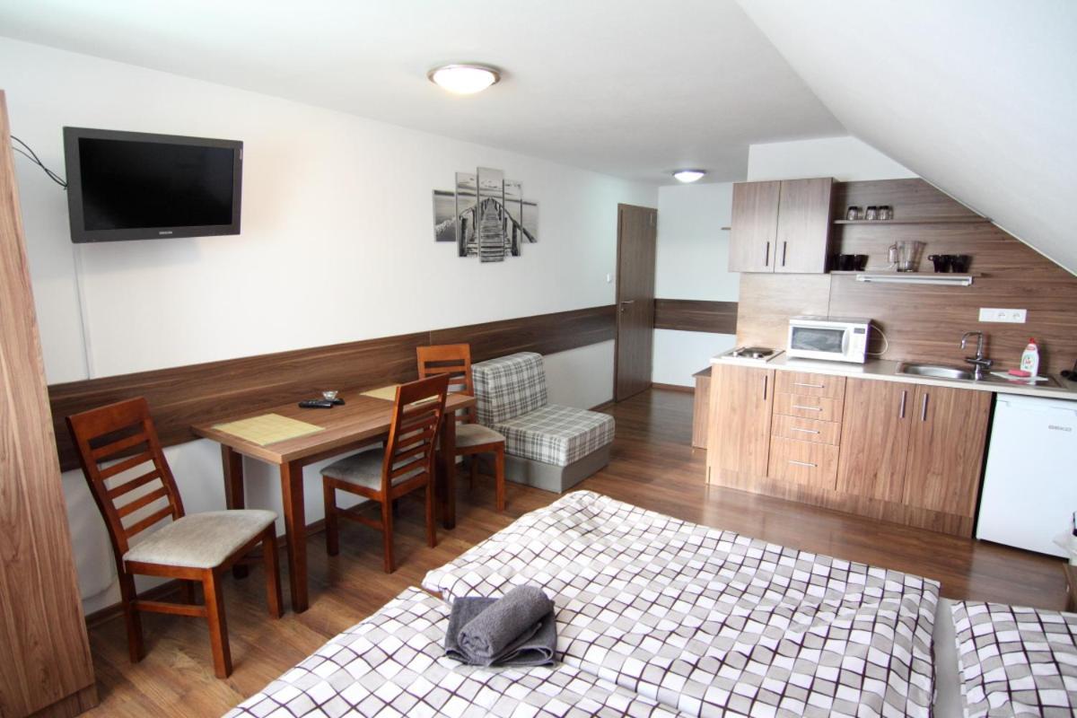 Apartmanovy Dom Stela Bešeňová Exteriör bild