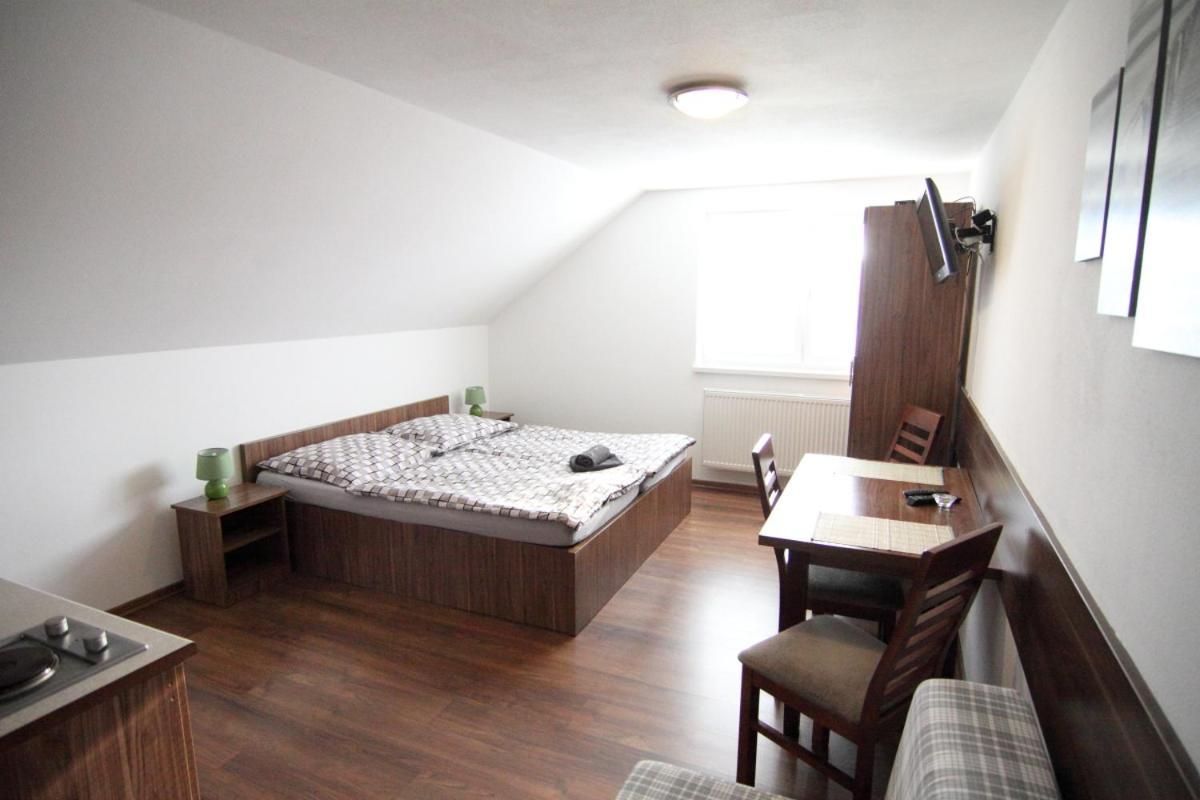 Apartmanovy Dom Stela Bešeňová Exteriör bild