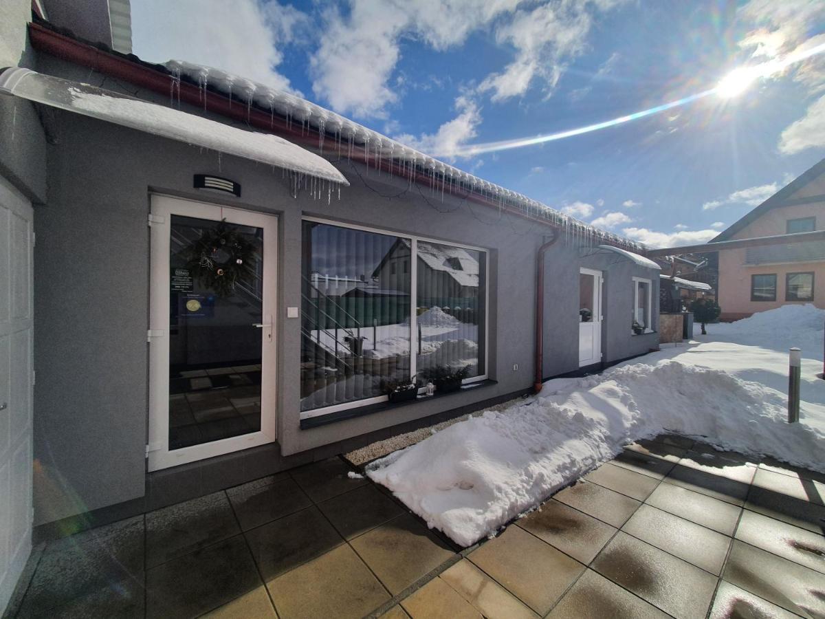 Apartmanovy Dom Stela Bešeňová Exteriör bild