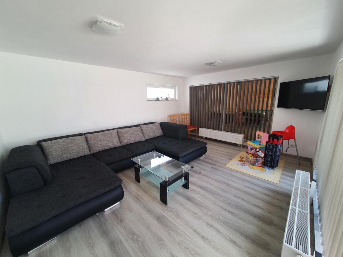 Apartmanovy Dom Stela Bešeňová Exteriör bild