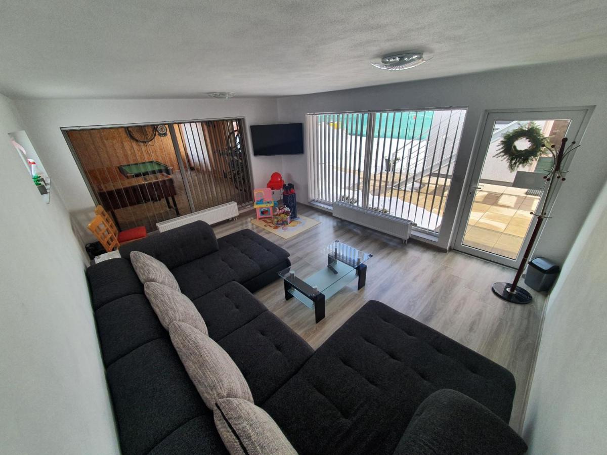 Apartmanovy Dom Stela Bešeňová Exteriör bild