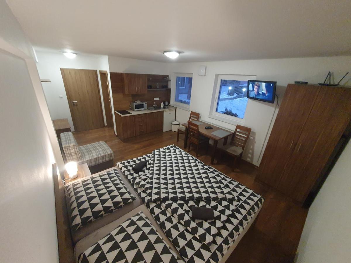 Apartmanovy Dom Stela Bešeňová Exteriör bild