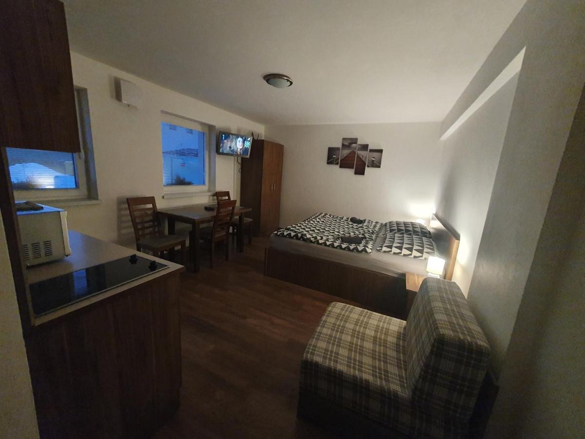 Apartmanovy Dom Stela Bešeňová Exteriör bild