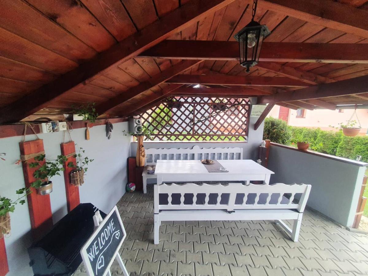 Apartmanovy Dom Stela Bešeňová Exteriör bild