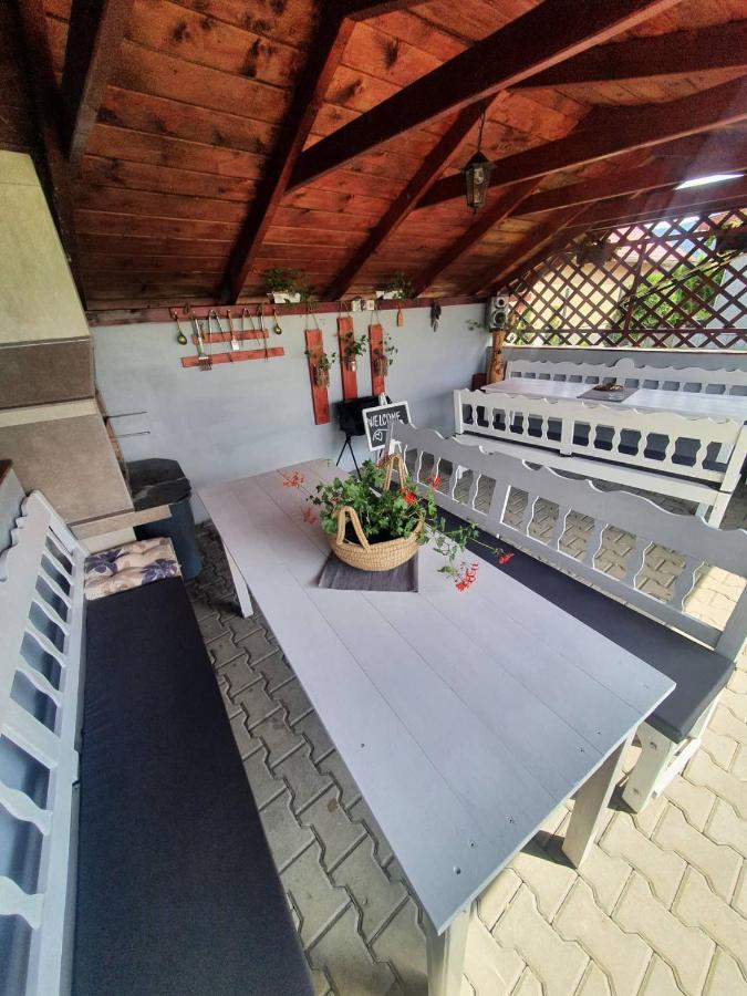 Apartmanovy Dom Stela Bešeňová Exteriör bild