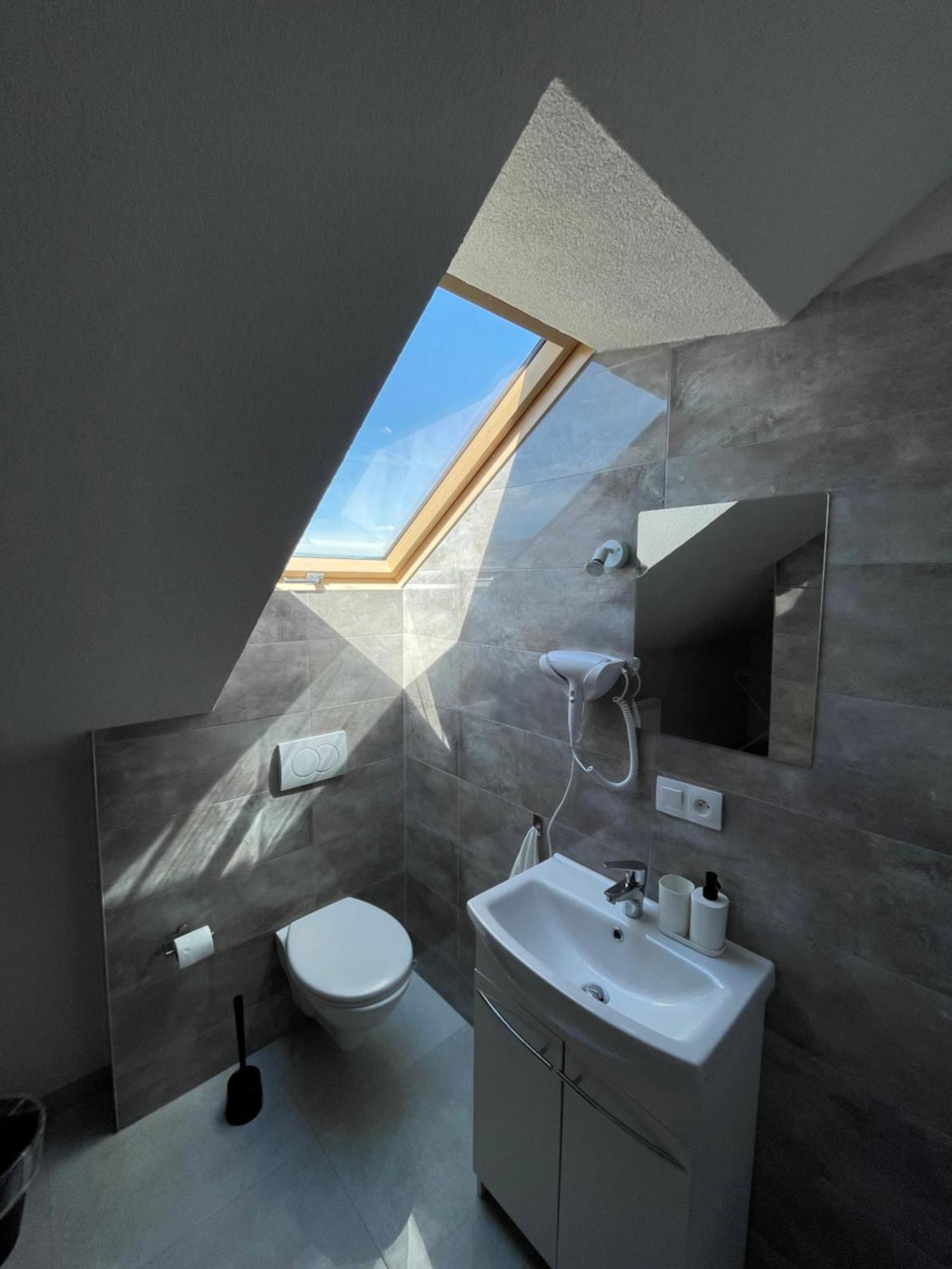 Apartmanovy Dom Stela Bešeňová Exteriör bild