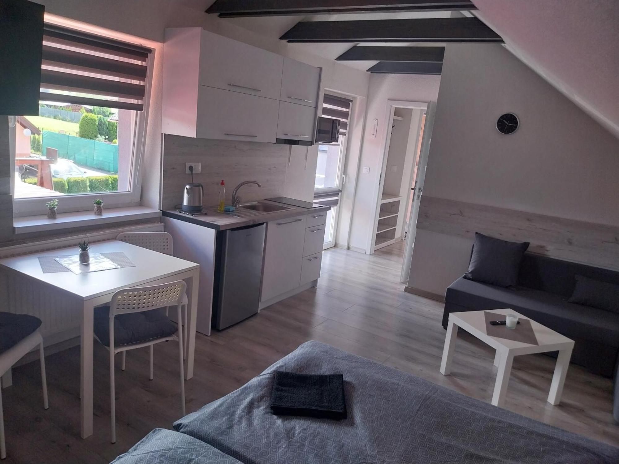 Apartmanovy Dom Stela Bešeňová Exteriör bild