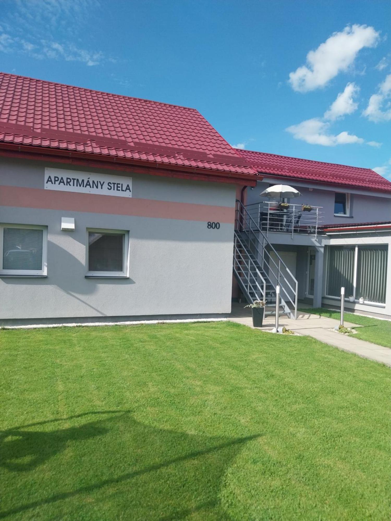 Apartmanovy Dom Stela Bešeňová Exteriör bild
