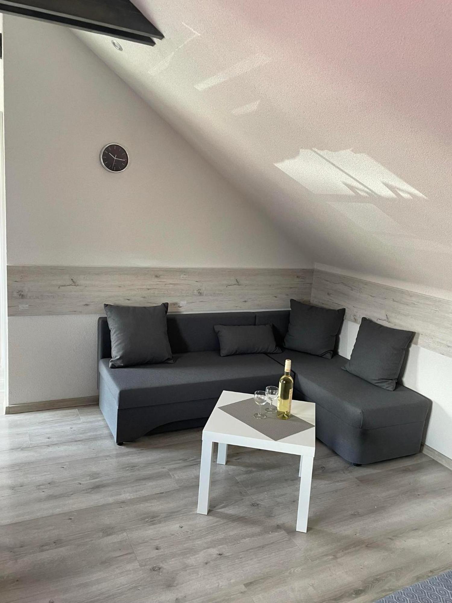 Apartmanovy Dom Stela Bešeňová Exteriör bild
