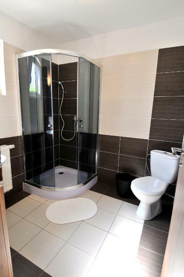 Apartmanovy Dom Stela Bešeňová Exteriör bild