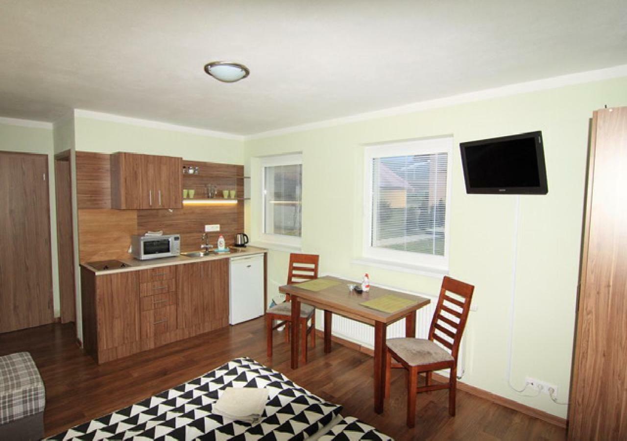 Apartmanovy Dom Stela Bešeňová Exteriör bild