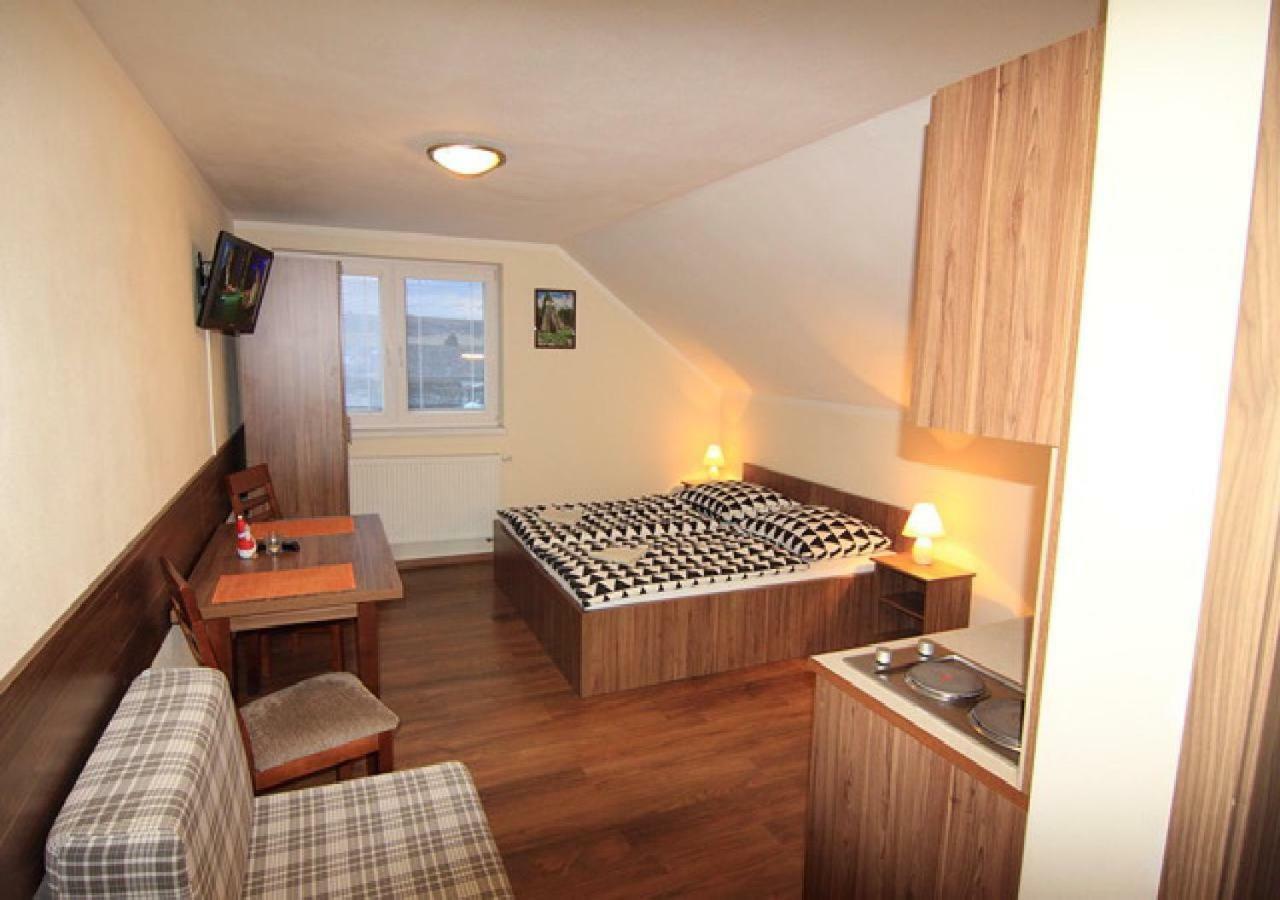 Apartmanovy Dom Stela Bešeňová Exteriör bild