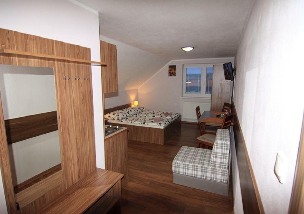 Apartmanovy Dom Stela Bešeňová Exteriör bild